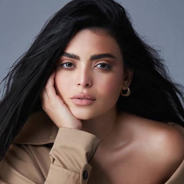 بالأبيض.. أسماء جلال تخطف أنظار متابعيها في أحدث ظهور لها