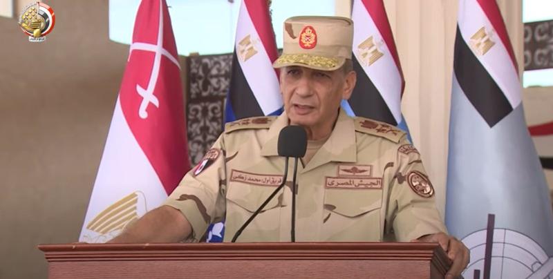 شاهد.. تفاصيل لقاء وزير الدفاع بعدد من رجال القوات المسلحة.. «فيديو»