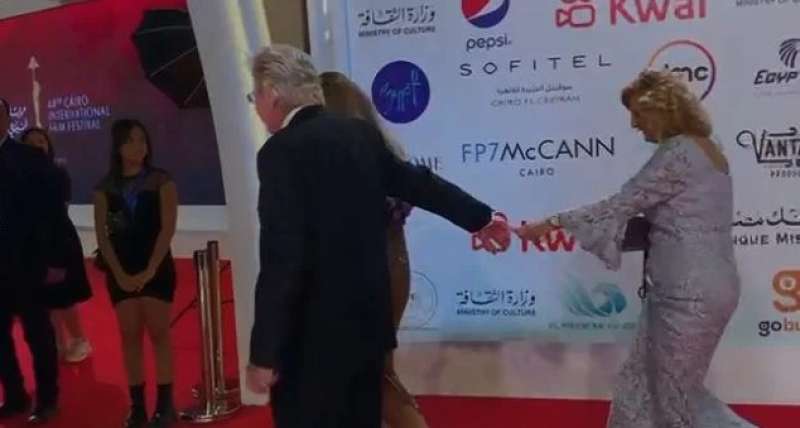 حسين فهمي يحرج بوسي شلبي بمهرجان القاهرة السينمائي