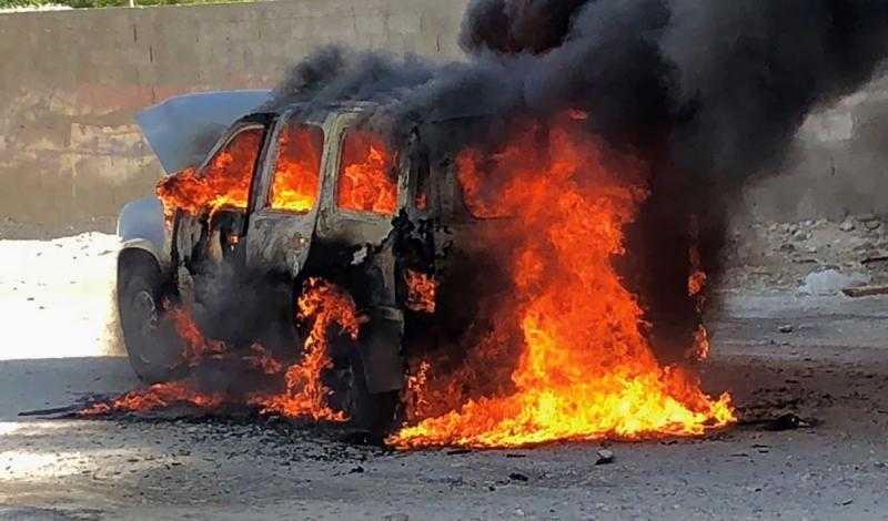 تفحم سيارة بالكامل فى منطقة إمبابة