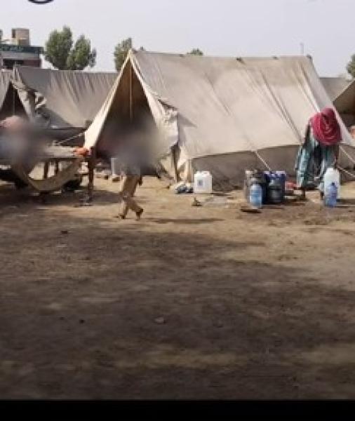 فيديو مبكي يرصد مشاهد مأساوية لخيام نازحي الفيضانات في باكستان
