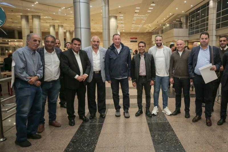 الخطيب يعود للقاهرة بعد رحلة علاجية في باريس