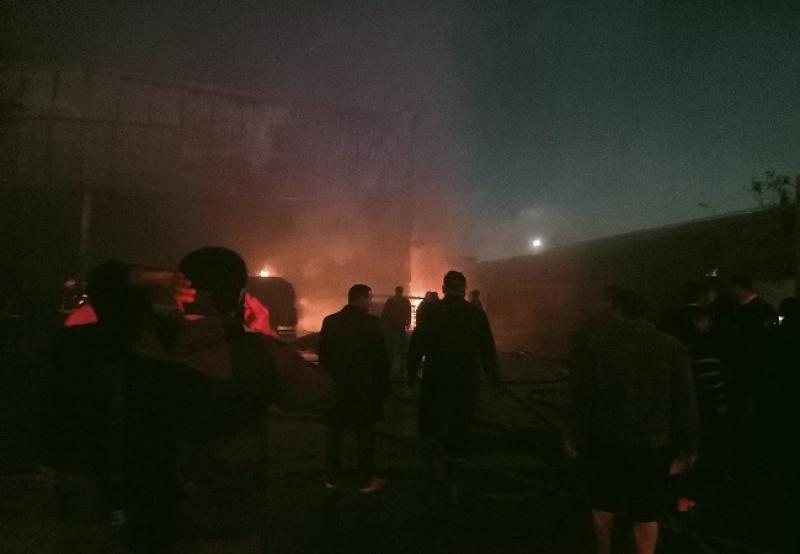 الحماية المدنية تسيطر على حريق داخل خزان وقود بأكتوبر