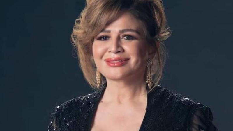 إلهام شاهين: «بسيب نفسي وأنا بمثل قدام كاملة أبو ذكري»