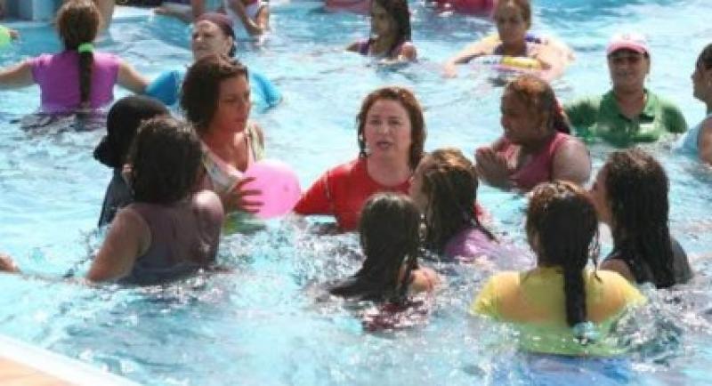 كاملة أبو ذكري: خليت إلهام شاهين تقعد مع واحدة بتقلع «ملط» بسبب فيلم يوم للستات