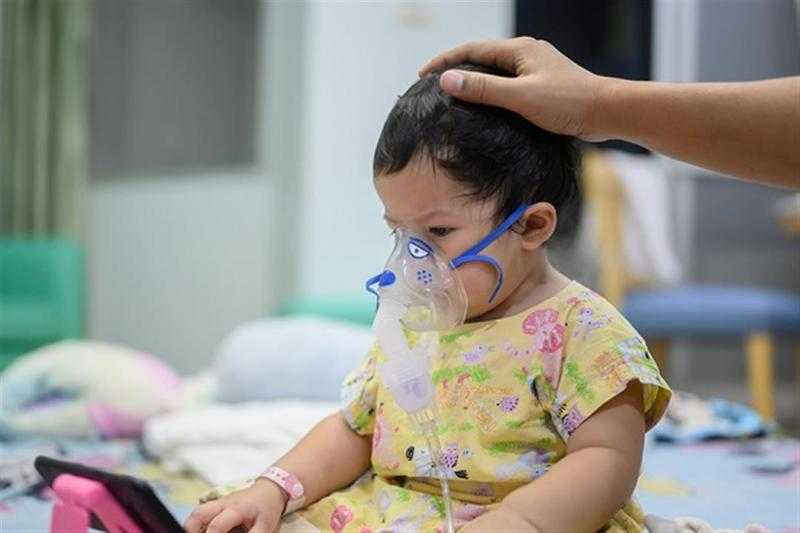 «طبيب مناعة» يكشف معدل الوفيات من الفيروس المخلوي بين الكبار وللأطفال