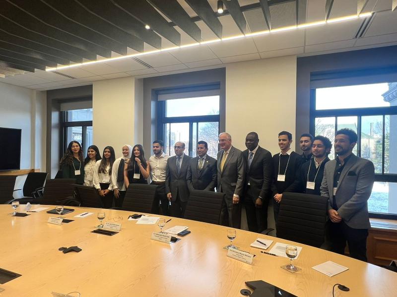 وزير الرياضة يبحث التعاون الثنائي مع رئيس جامعة أوتاوا الكندية 