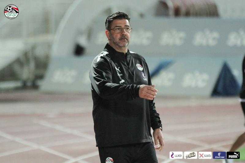 أيمن منصور: يجب خوض مباراة بلجيكا بجدية.. وأطالب الصبر على فيتوريا