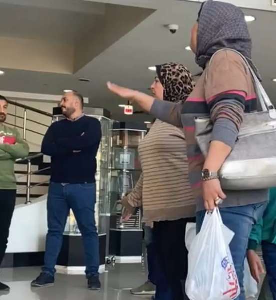 أثناء الاعتصام