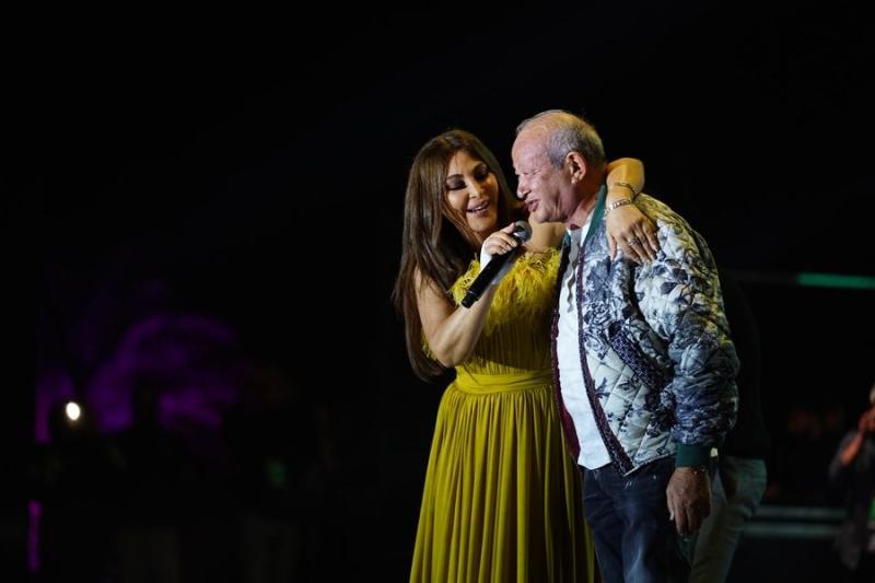 بفستان باهظ الثمن .. إطلالة ناعمة للفنانة إليسا في حفلها بالشيخ زايد