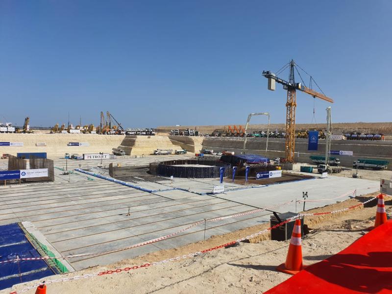 وضع الصبة الخرسانية الأولى للوحدة الثانية