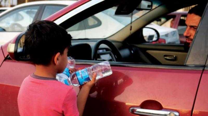 ما حكم التصدق على الأطفال المتسولين؟.. داعية إسلامي يرد  «فيديو»
