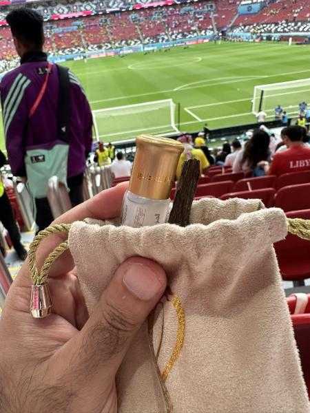 داخل ملعب البيت.. توزيع المسك والعود على جماهير مباراة قطر و الإكوادور