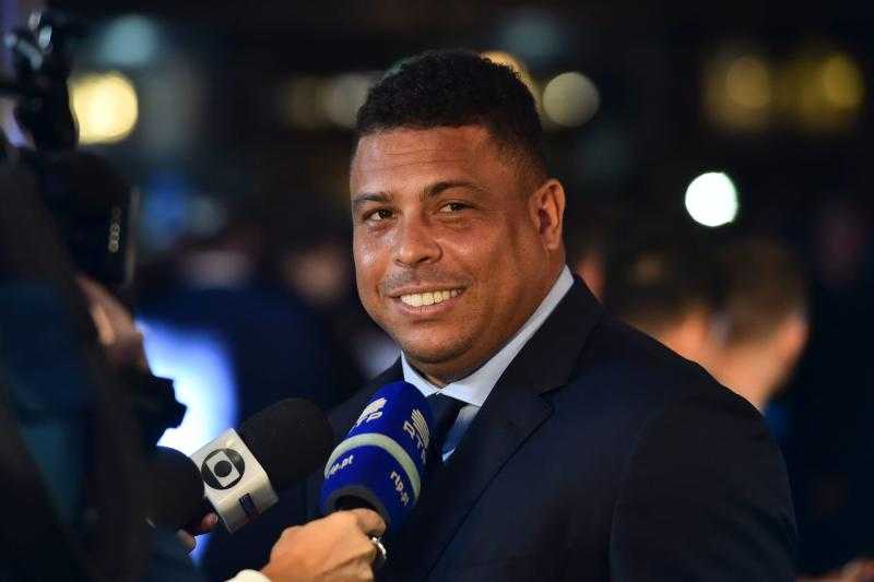 الظاهرة البرازيلي رونالدو يظهر في مدرجات استاد البيت قبل افتتاح المونديال
