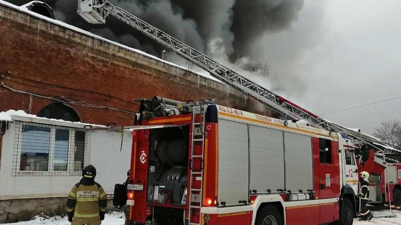موسكو: حريق يلتهم مستودع كبير قرب 3 محطات مرورية دون وقوع ضحايا