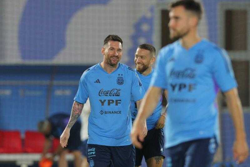 تيسير الجاسم: إيقاف ميسي مهمة صعبة لمنتخب السعودية