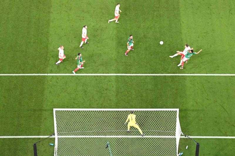 التعادل السلبي يسيطر على الشوط الأول من مباراة بولندا والمكسيك في كأس العالم 2022