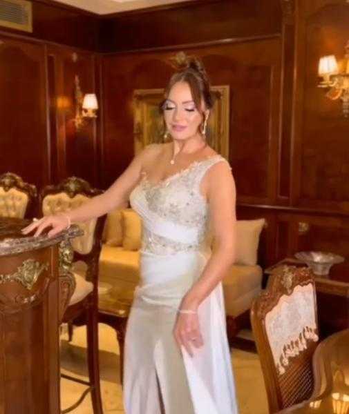 نرمين الفقي تثير ضجة بـ «الفستان الأبيض» في أحدث ظهور