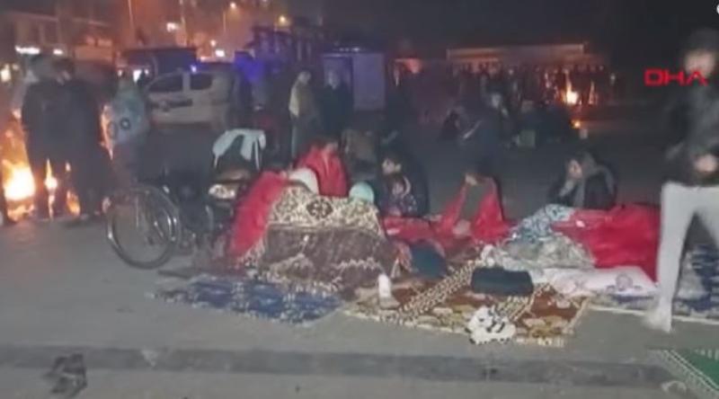 زلزال بقوة 6.1 ريختر يضرب شمال غرب تركيا وإصابة 22 شخصا على الأقل بجروح.. «فيديو»