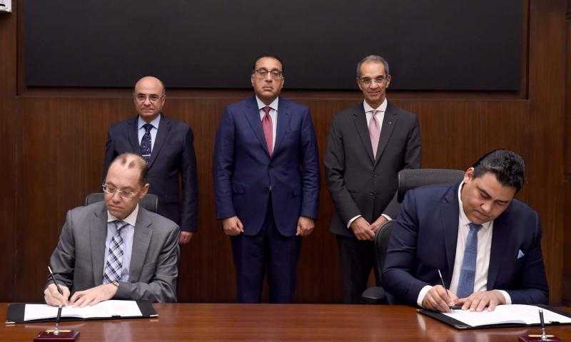 «المصرية للاتصالات» توقع بروتوكول تعاون لتقديم خدمات الشهر العقاري والتوثيق بمقار الشركة