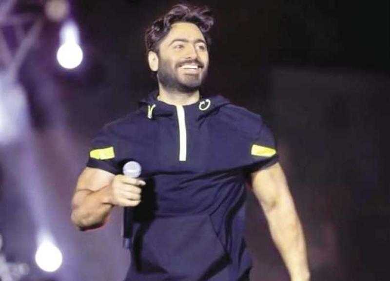 تامر حسني يبدأ 2023 بحفلة جديدة من حفلاته الغنائية