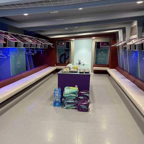 «فيفا» يشكر منتخب وجماهير اليابان على تنظيف غرفة تغيير الملابس والمدرجات