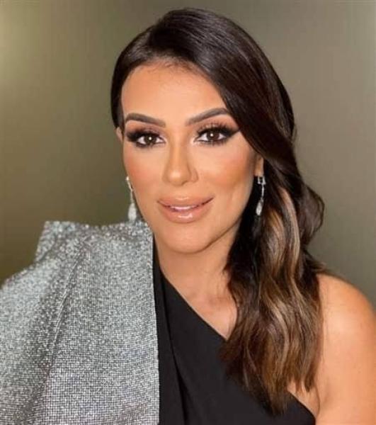 بفستان قصير.. إنجي المقدم تثير الجدل بإطلالة جريئة عبر إنستجرام