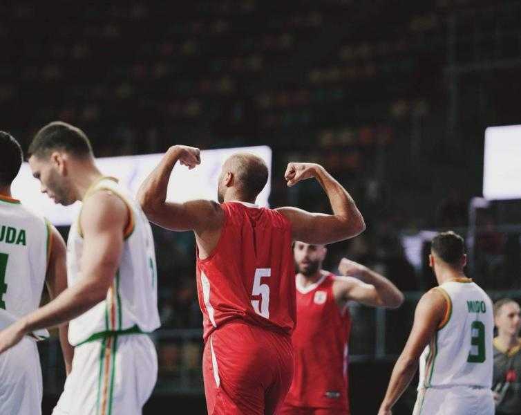 «رجال سلة الأهلي» يتوج بدوري المرتبط