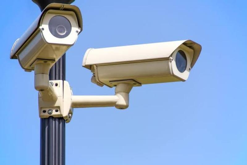 حظر كاميرات المراقبة الصينية في المواقع الحكومية البريطانية «الحساسة»