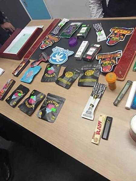 شاهد.. الصور الأولى للمواد المخدرة المضبوطة بحوزة منة شلبي عقب القبض عليها