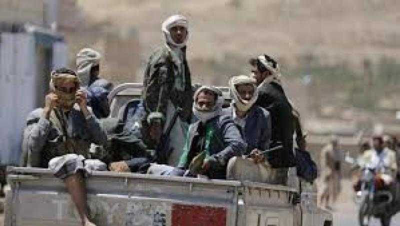 الحوثيون يستهدفون مخيما للنازحين غربى تعز اليمنية