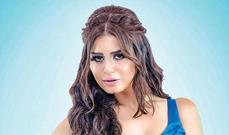 منة فضالي تدافع عن منة شلبي: ”الستر من عند ربنا واللي بينتقدها يضع نفسه مكانها”