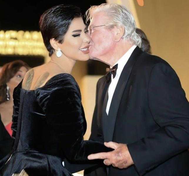 بعد خالد يوسف.. قبلة حسين فهمى للكويتية شمس تثير الجدل