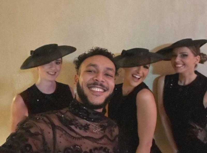 بعد إطلالته المثيرة للجدل.. تعرف على سعر قميص ويجز الشفاف