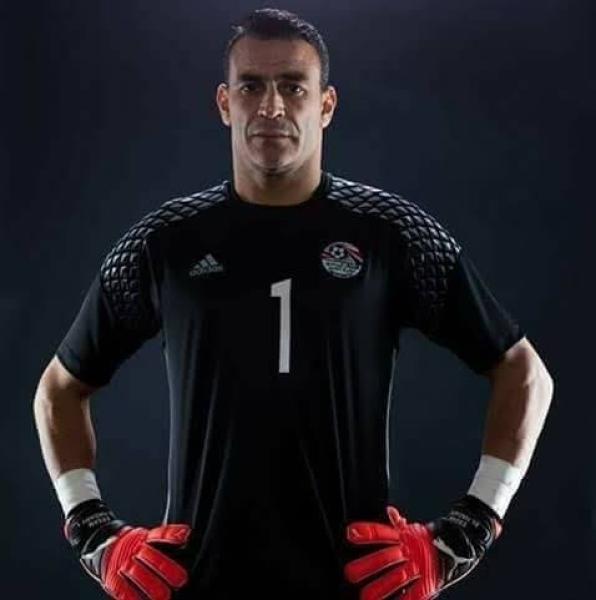 عصام الحضري يستعرض لياقته البدنية من داخل الجيم