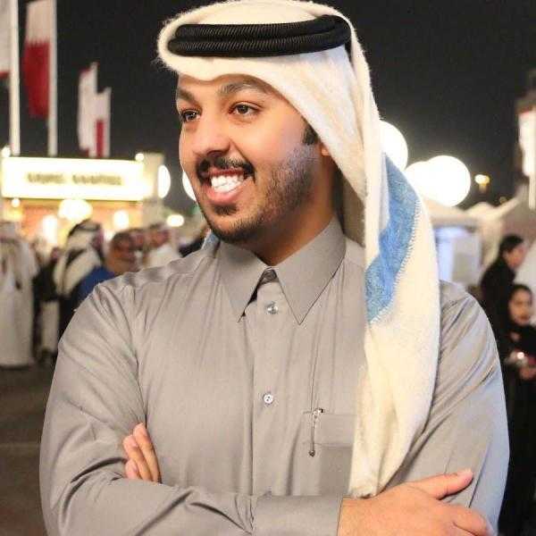 مذيع قطري يتعرض لإغماء مفاجئ على الهواء مباشرة  «فيديو»