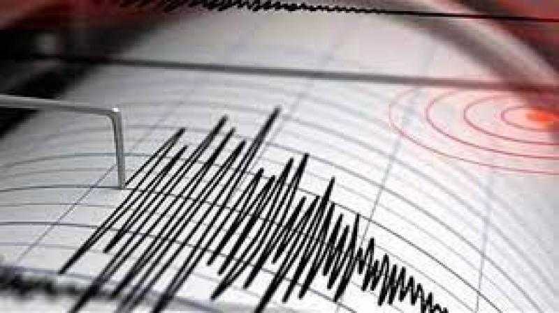 زلزال بقوة 7.6 درجة على الأقل يضرب إندونيسيا