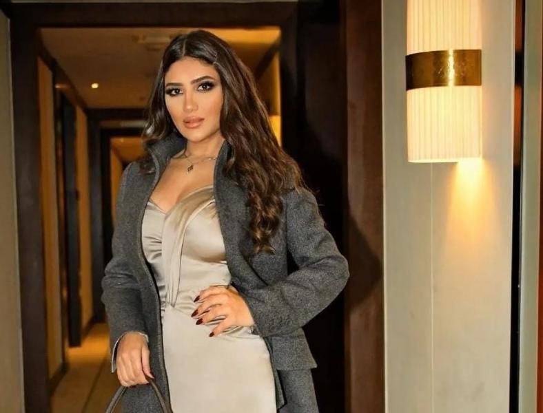 مي عمر تخطف الأنظار في أحدث ظهور لها