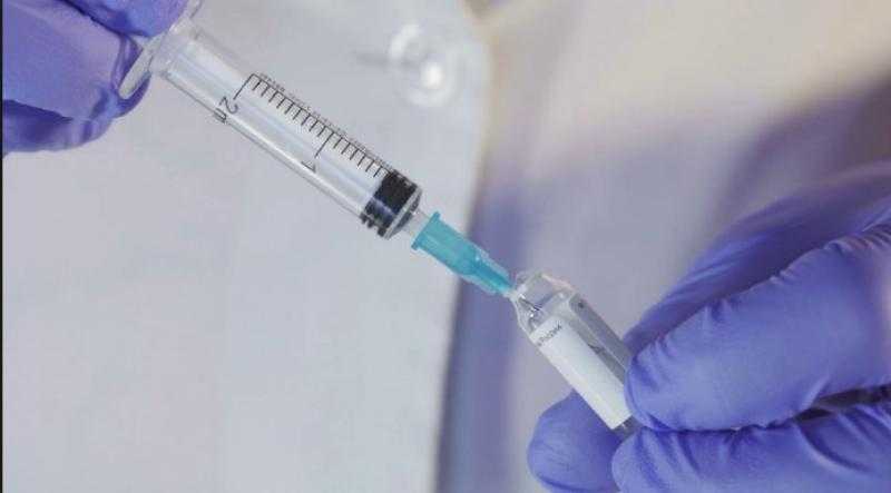 عضو بالشيوخ: قرار منع الصيدلي من إعطاء الحقن يحميه من جدعنته