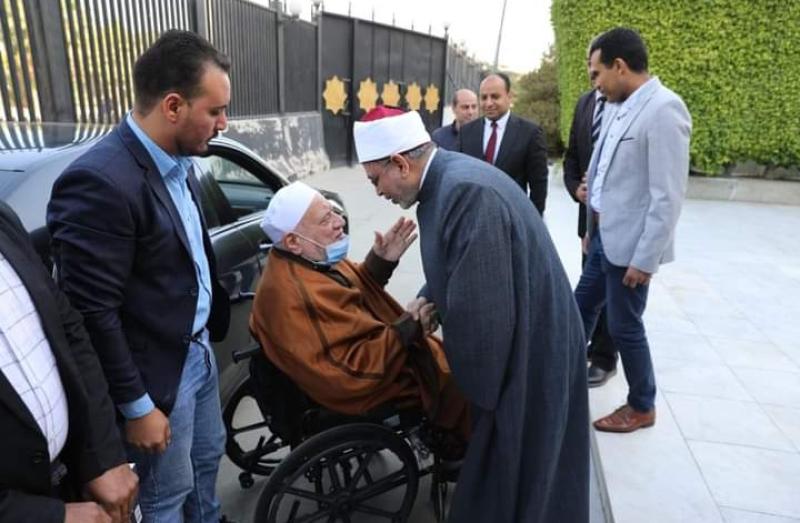 الدكتور سلامة داود والدكتور أحمد عمر هاشم 