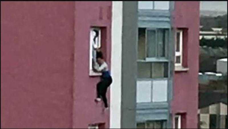 جمعت بين زوجين.. مصرع ربة منزل سقطت من النافذة هربا من زوجها بـ 6 أكتوبر