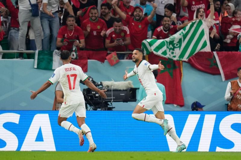 المغرب يتصدر ويتأهل إلى دور الـ16 في كأس العالم