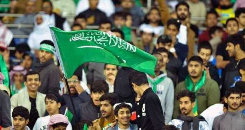 شاب قطري يطالب بمنع رحيل جماهير السعودية بعد توديع كأس العالم 2022 «فيديو»