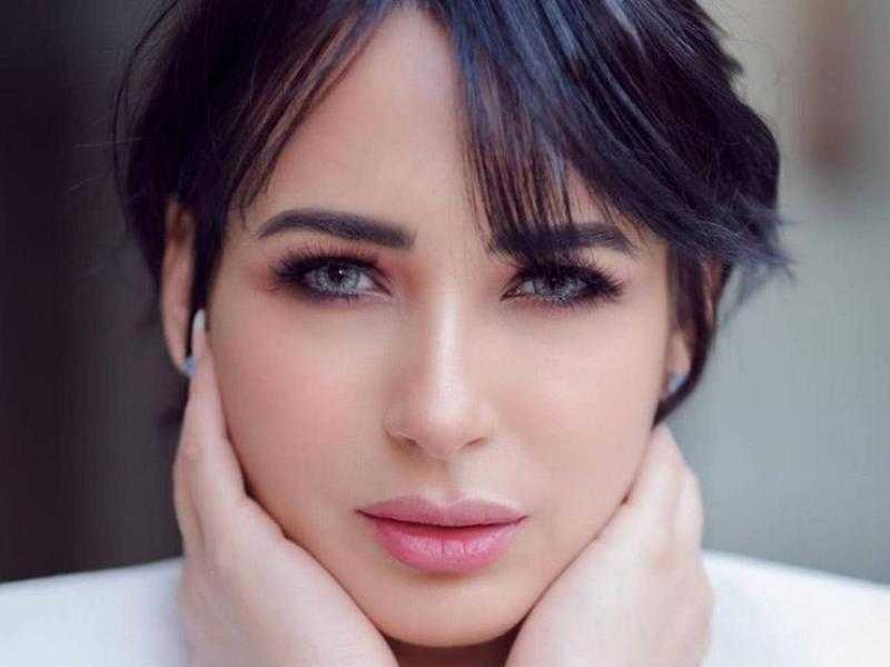 ساندي تخطف الأنظار بإطلالة أنيقة عبر «إنستجرام»