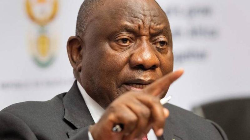 رئيس جنوب إفريقيا يتمسك بالحكم ويرفض دعوى التنحي