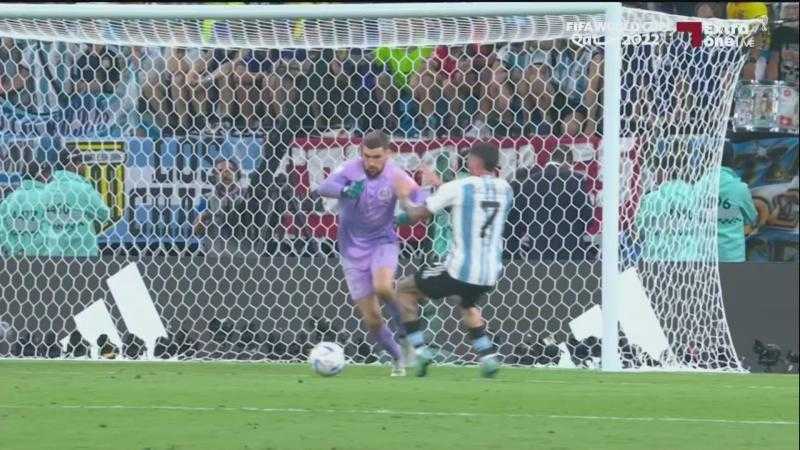 بخطأ فادح.. ألفاريز يسجل الهدف الثاني للأرجنتين في شباك أستراليا