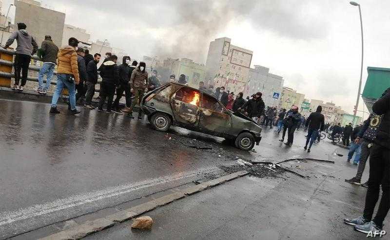 اشتباكات وإطلاق نار من الأمن الإيراني على المتظاهرين ضد النظام.. «فيديو»