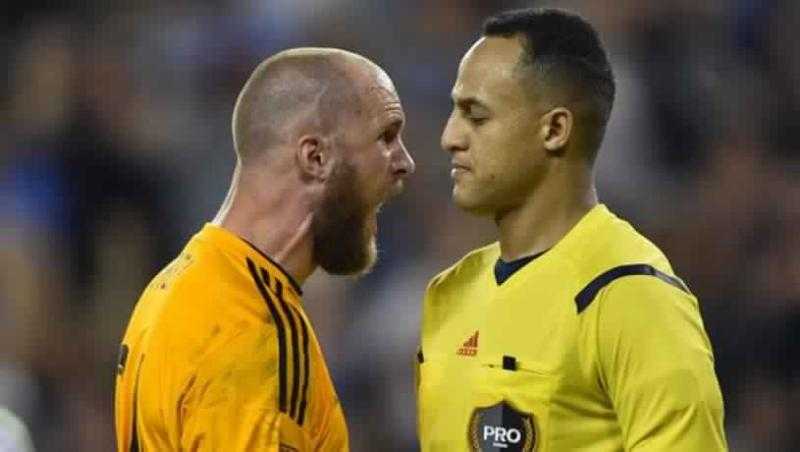 تعرف على حكام مباريات الاثنين في كأس العالم 2022