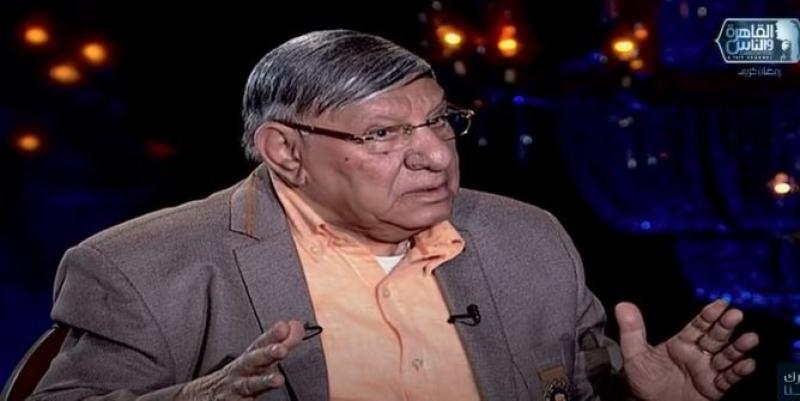 مفيد فوزي: بيومي فؤاد لا يٌضحكني وعمرو دياب لا يطربني.. فيديو