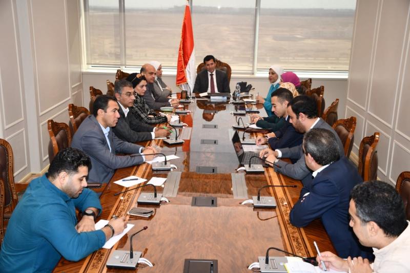 وزير الشباب والرياضة يتابع ملفات عمل الوزارة من العاصمة الإدارية الجديدة